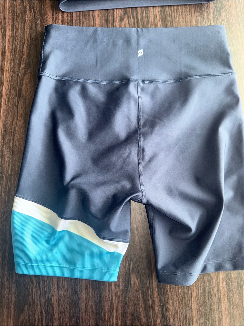 Peloton 2-Piece Set One-Shoulder Sports Bra + 8" Biker Shorts Size S/M - Picture 5 of 13